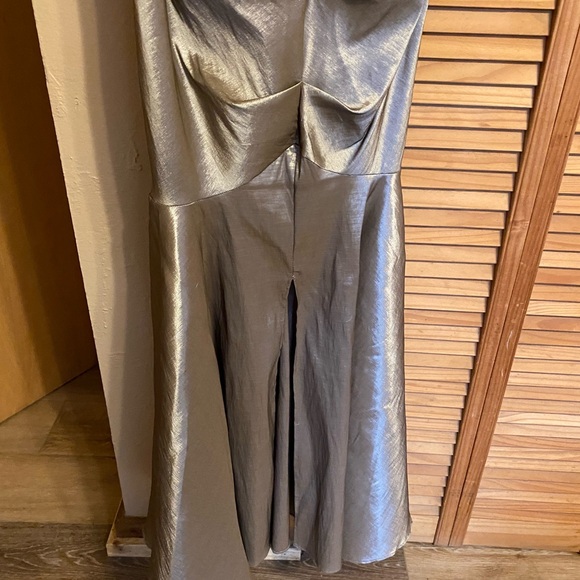 R & M Richard’s Women’s Gown Off The Shoulder Tafetta Size 6 Metallic Champagne - Picture 4 of 8